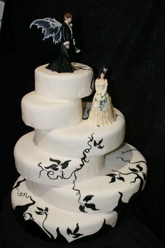 كيكات اعراس ولا اروع 106839 gothic wedding cakes 2 كيكات اعراس ولا اروع