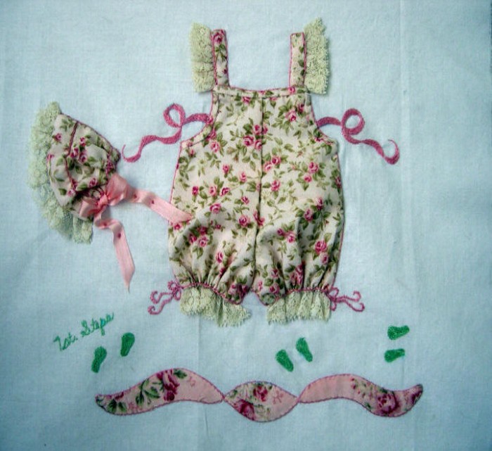 اشغال يدويه على شكل فساتين بناتيه على المفارش 2014 149681hayah 700x641 اشغال يدويه على شكل فساتين بناتيه على المفارش 2014