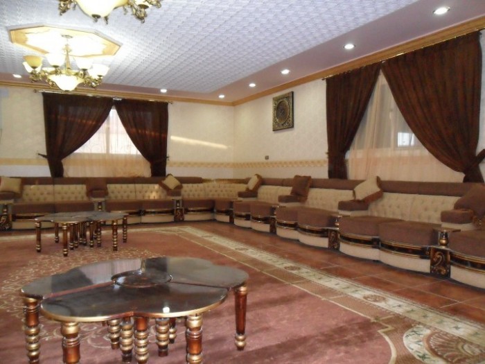 ديكورات مجالس رجال خليجيه جبس سعودية 19467fc3d48d7ae1926a367ad7eef0c0 700x525 ديكورات مجالس رجال خليجيه جبس سعودية