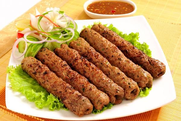 عمل كفتة الحاتى مع سلطة الطحينة 486608 عمل كفتة الحاتى مع سلطة الطحينة