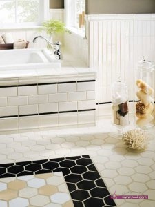 Bathroom-Tile-Ideas-10-–-Black-And-White-Ceramic-Bathroom-Tile-for-Small-Bathroom