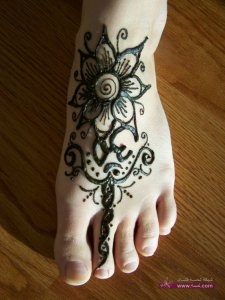 Feet-Mehndi-Designs-Flower-Mehndi-Art-768x1024