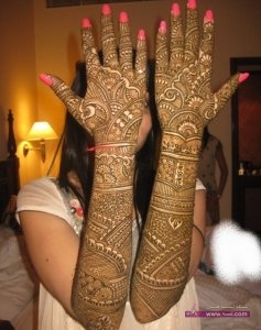 Latest-Arabic-MehndI-designs-9