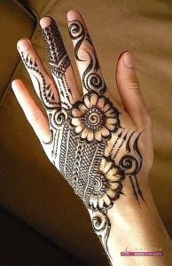 Stylish-Colorful-Eid-Ul-Fitr-Mehndi-Design-2014-for-Girls