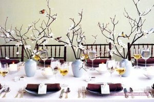 Christmas-Table-Setting-with-Bird-Ornament