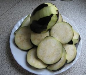 مسقعه الباذنجان بالصور 1 300x262 مسقعه الباذنجان بالصور