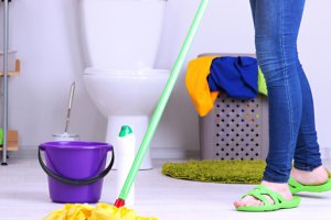 نصائح للتخلص من رطوبة الحمام Bathroom floor cleaning 300x200 نصائح للتخلص من رطوبة الحمام