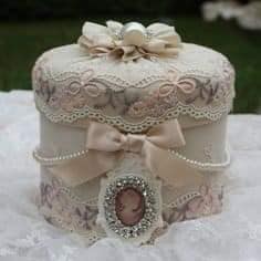 صناديق حافظه مزينة بالدانتيل 44502919 336274023843065 5610365270225846272 n صناديق حافظه مزينة بالدانتيل