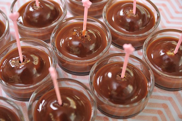 اكلات وحلويات رمضان 2019 كرات التمر بصلصة الشوكولاتة dates chocolate balls اكلات وحلويات رمضان 2019 كرات التمر بصلصة الشوكولاتة