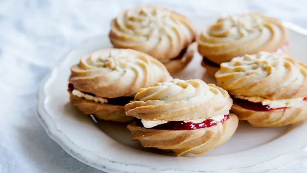 header_image_Article-Main-Fustany-petit-four-recipe-from-sally-fouad-s-kitchen-AR