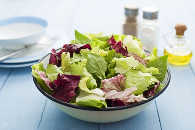 سلطة الخس الملون مع الأفوكادو latucce tomato salad سلطة الخس الملون مع الأفوكادو