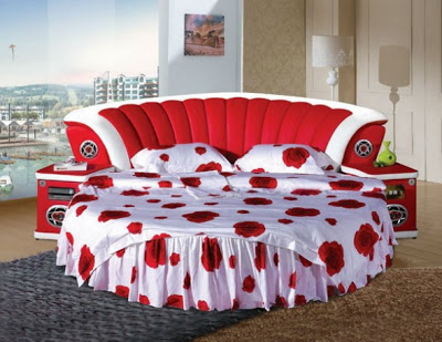 Bright-Red-Round-Bed-590x456