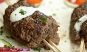 أسياخ اللحم المفروم مع صلصة اللبن DSC01098 300x181 أسياخ اللحم المفروم مع صلصة اللبن