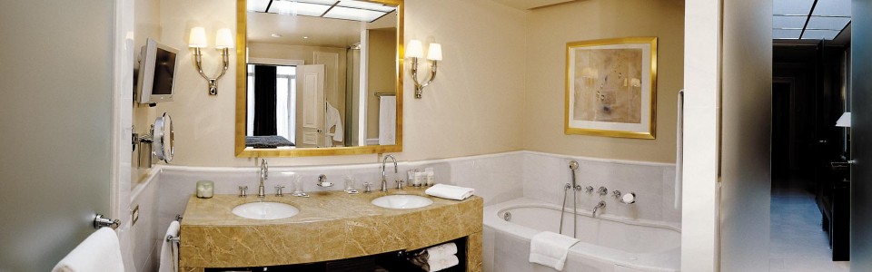 Diamond-Suite-Bathroom-960x300