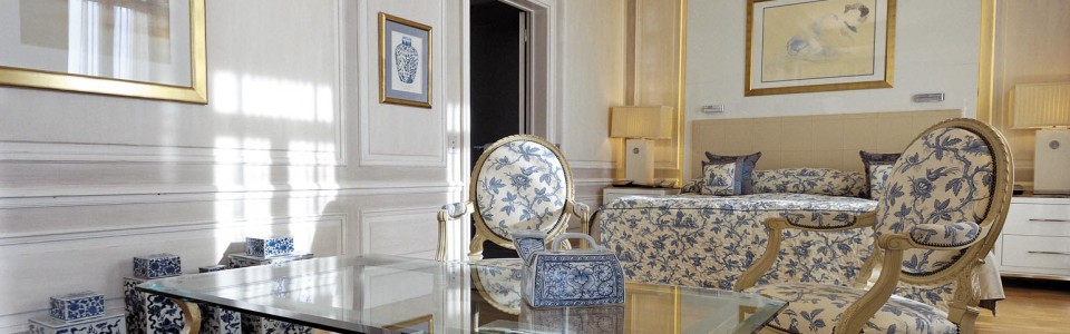 Diamond-Suite-Living-Room-960x300