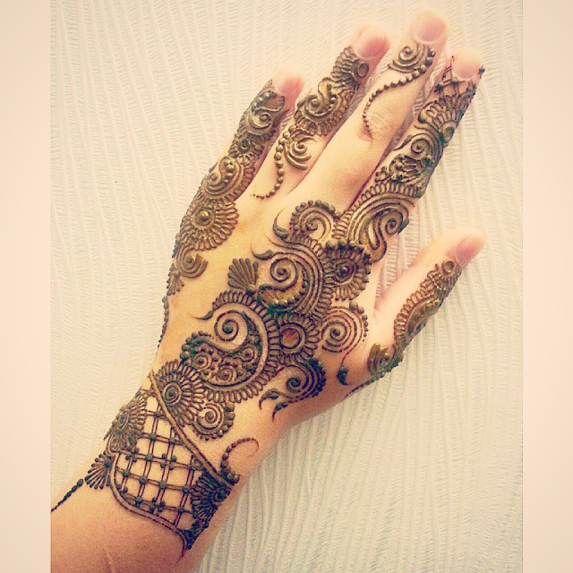 Front-Hand-Mahndi-Designs-4
