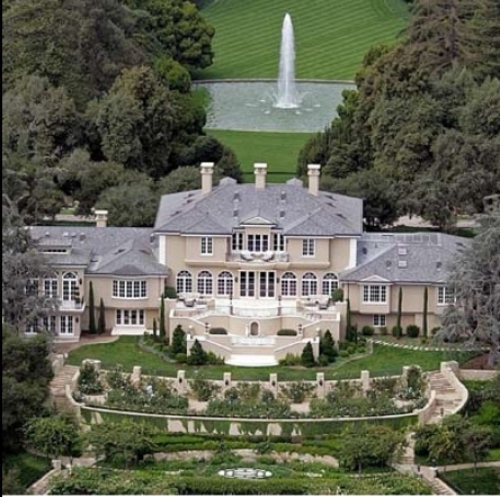 Oprah-Winfrey-House-Photo-e1312873433864