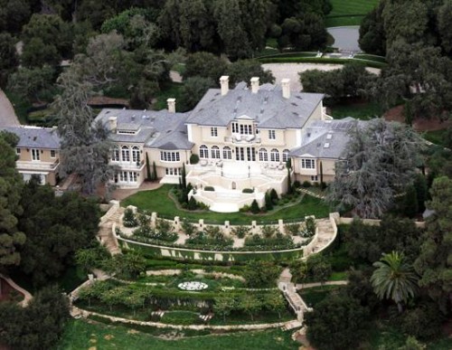 Oprah-Winfrey-House-Pic-e1312872793628