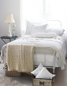 White-Linen-Bed-HMNTNCE-0507-de