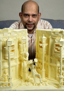 article-1260046-08D580F8000005DC-396_634x903-580x826