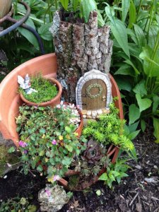 broken-flower-pot-fairy-gardens-12