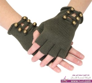 sarı-metal-düğmeli-yarım-parmaklı-örgü-eldiven-modeli