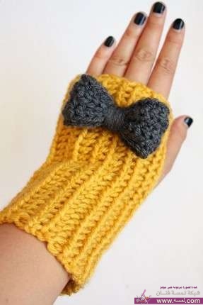 sarı-üzeri-gri-kurdelalı-yarım-parmaklı-örgü-eldiven-modeli